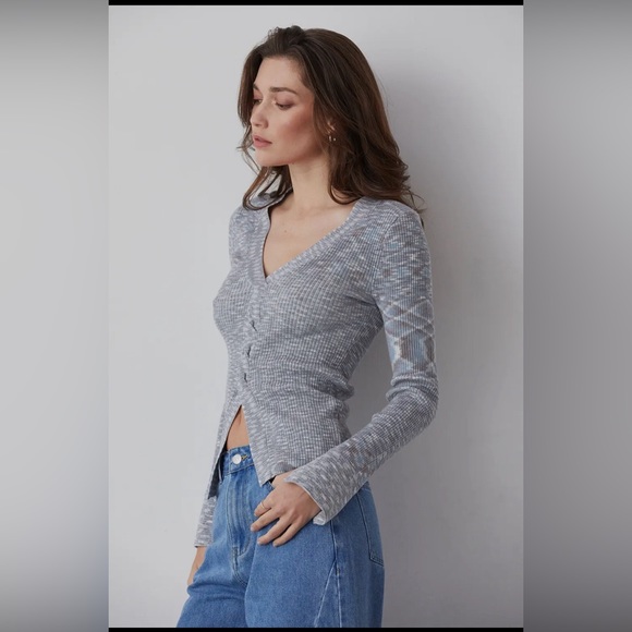 Crescent Jemmie Twist Front Sweater Top - Picture 2 of 11